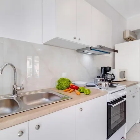 Nikoleta A نِكيانا