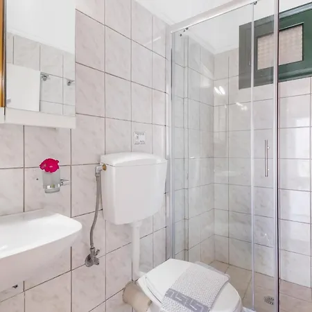 Nikoleta A نِكيانا