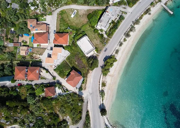 Nikoleta A *
